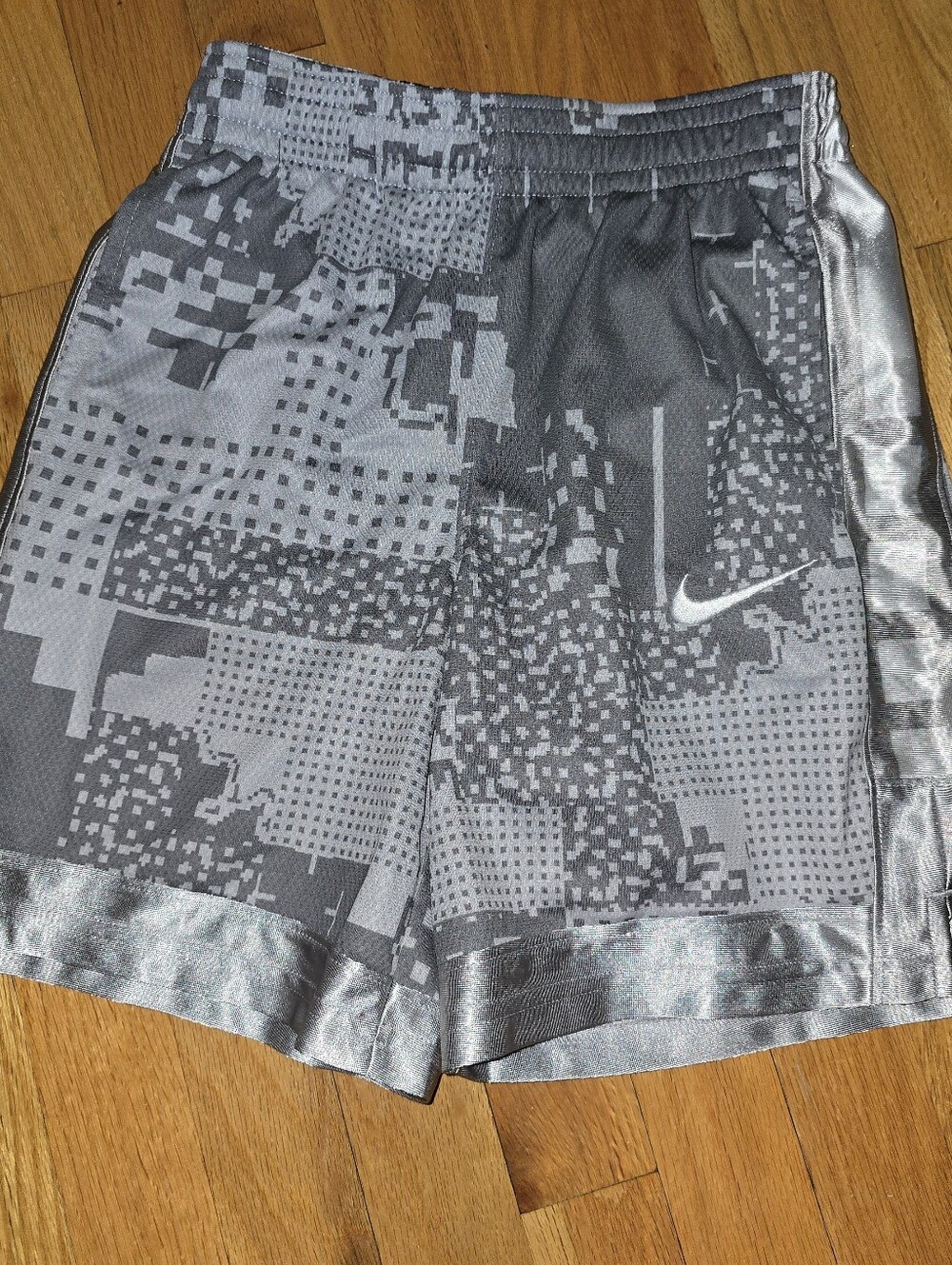 Nike Dri-Fit new with tags size medium youth gray shorts